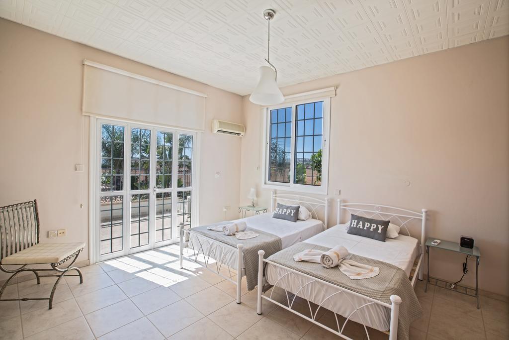 Papas Family Villa Paralimni Ngoại thất bức ảnh